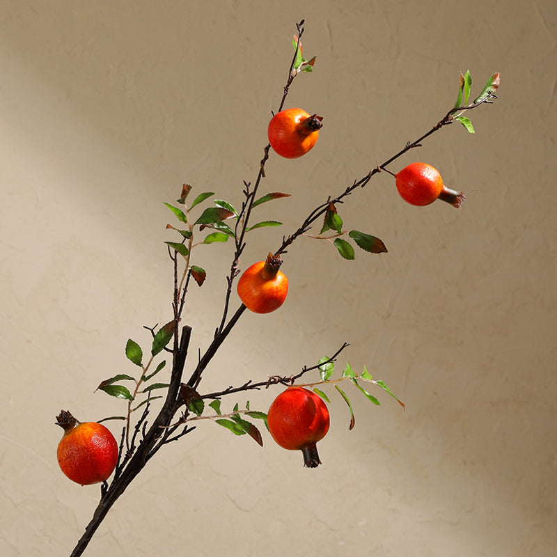 Branche de grenade artificielle dans un vase en grès à col étroit - 25,5"