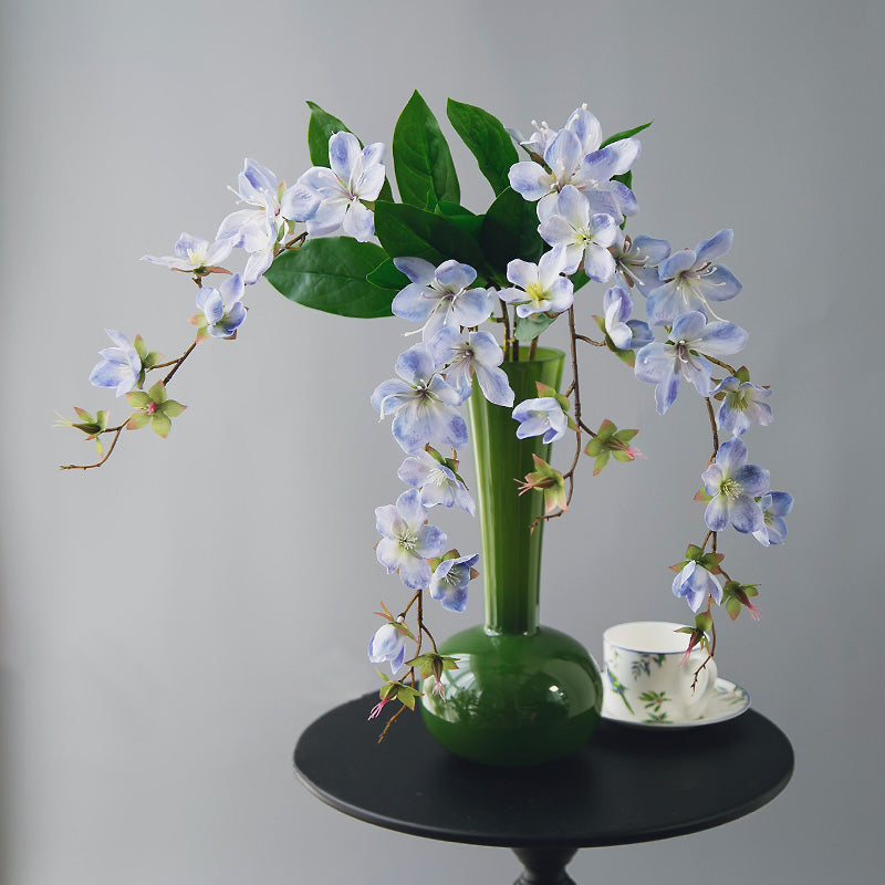 Rose di neve Real Touch in vaso a collo lungo verde oliva - 18.9"