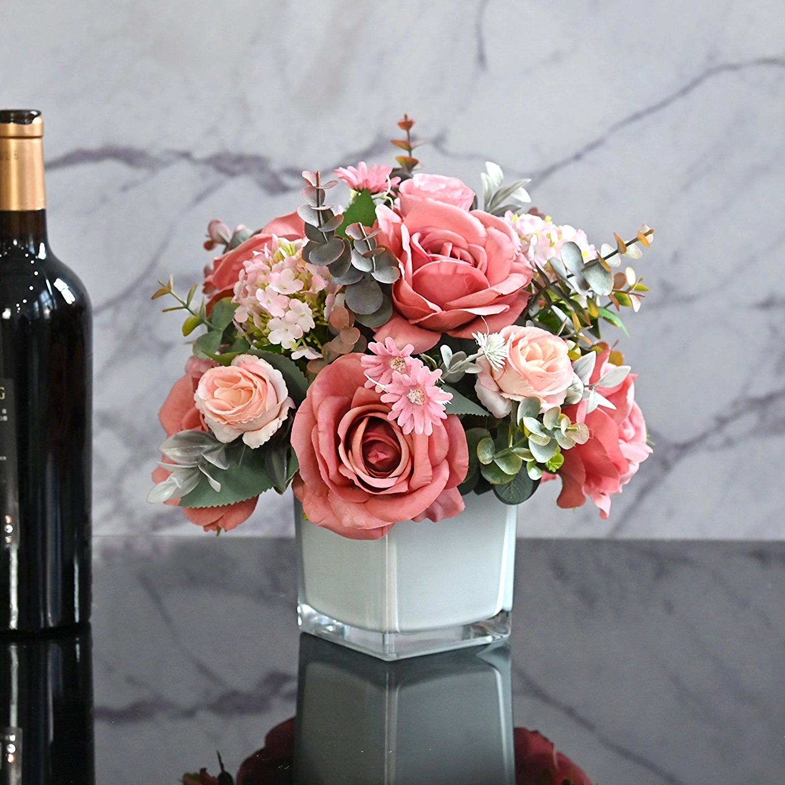 Centrotavola in seta con rosa ciliegia, rosa cinese, ortensia, margherita inglese e foglie di eucalipto - 10.6"