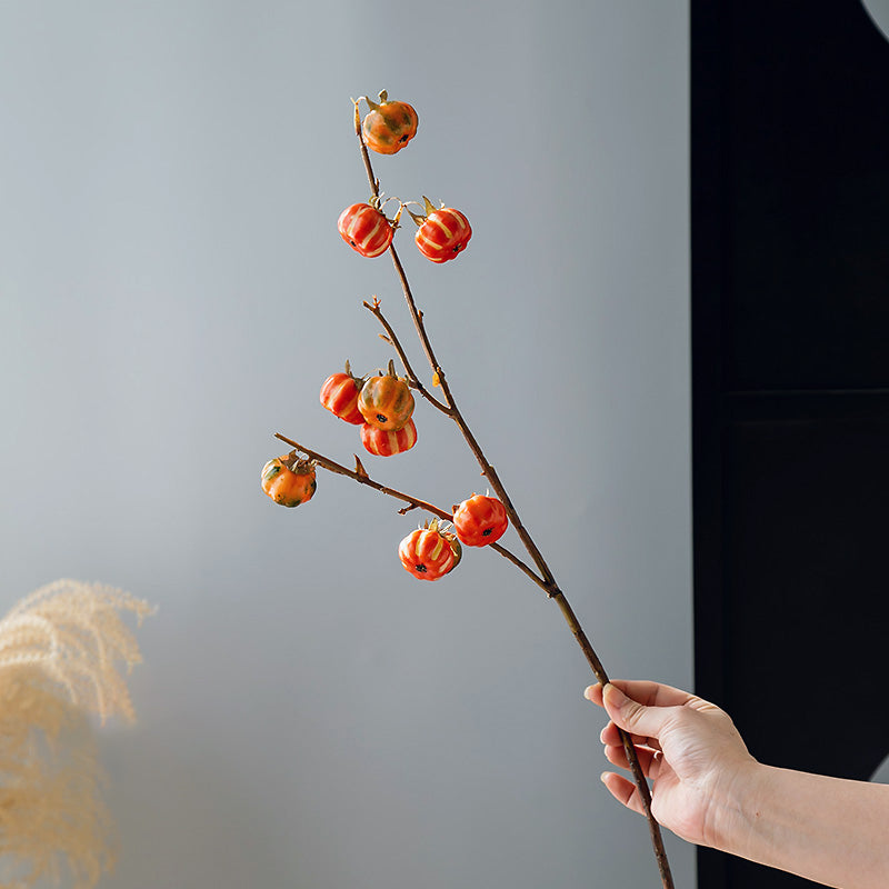 Schattige pompoentakken in ivoorkleurige keramische vaas - 21"