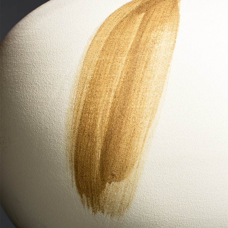 Baies artificielles dans un vase en céramique avec poisson peint à la main - 31.5"