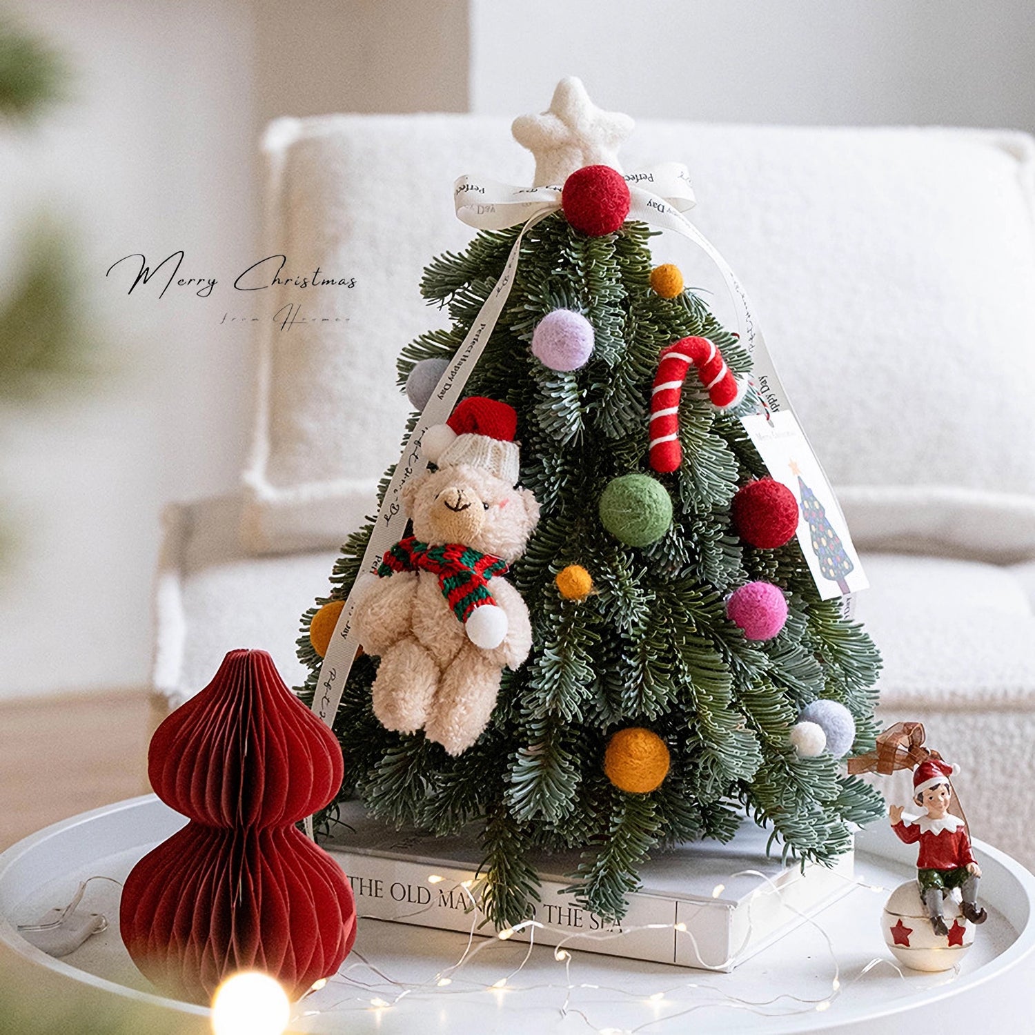 Kunstmatige edele zilverspar mini kerstboom voor op tafel met ornamenten - 13,8&