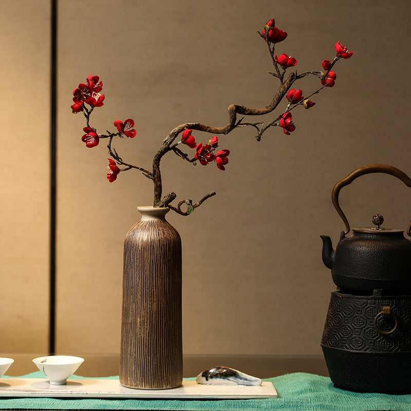 Kunstbloemstuk van pruimenbloesem in Zen-vaas - 22.5"