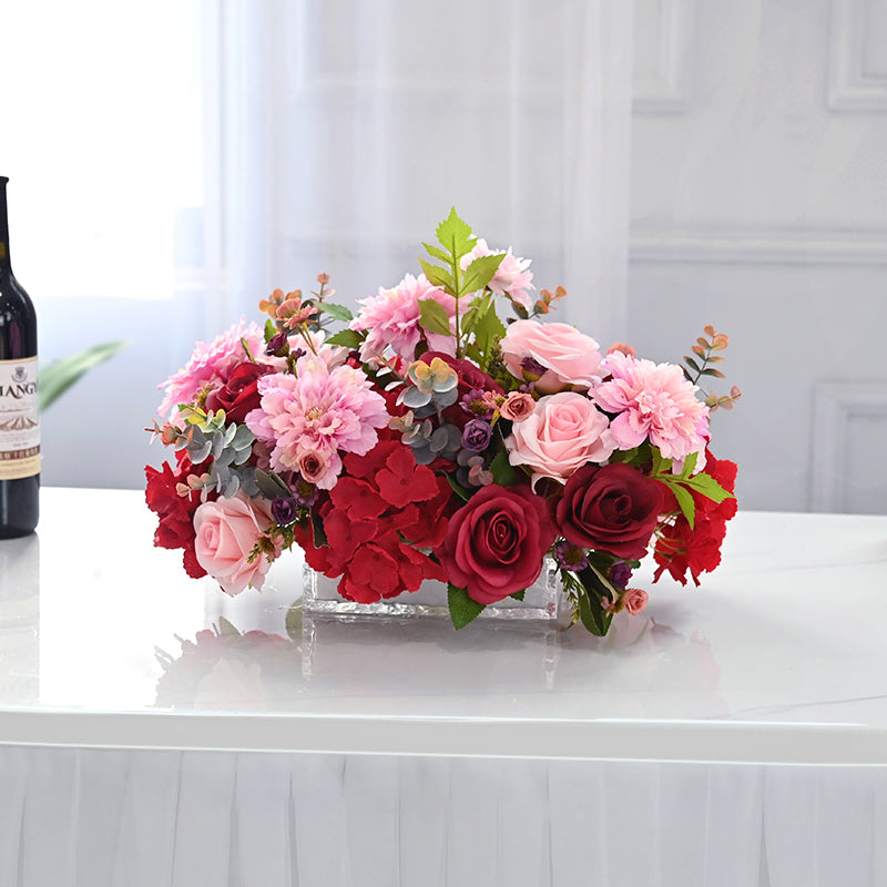 Centre de table en fausses fleurs avec roses rouges et roses, œillet, hortensia et feuilles d&