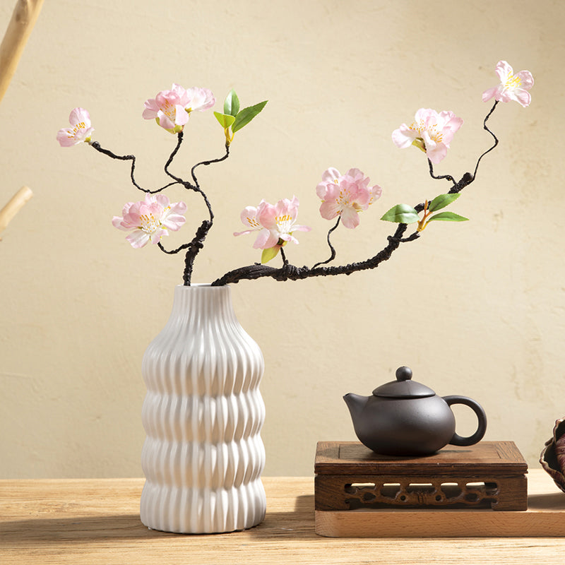 Kunstbloemstuk Kersenbloesem in vaas met golfstructuur - 17.5"