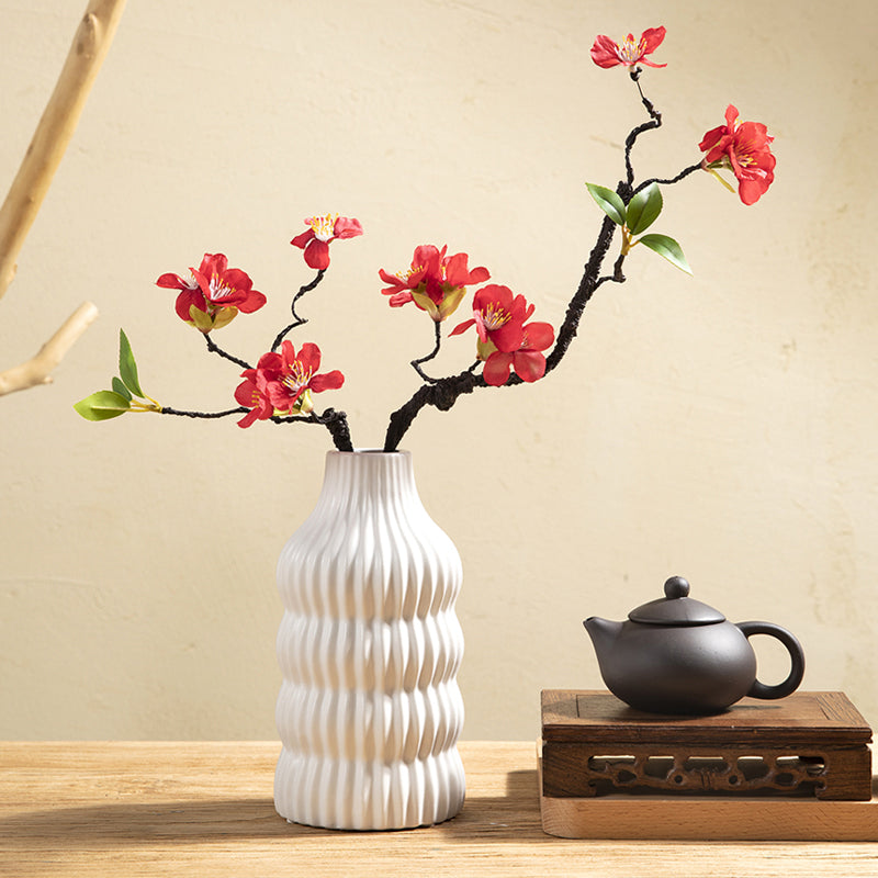 Kunstbloemstuk Kersenbloesem in vaas met golfstructuur - 17.5"