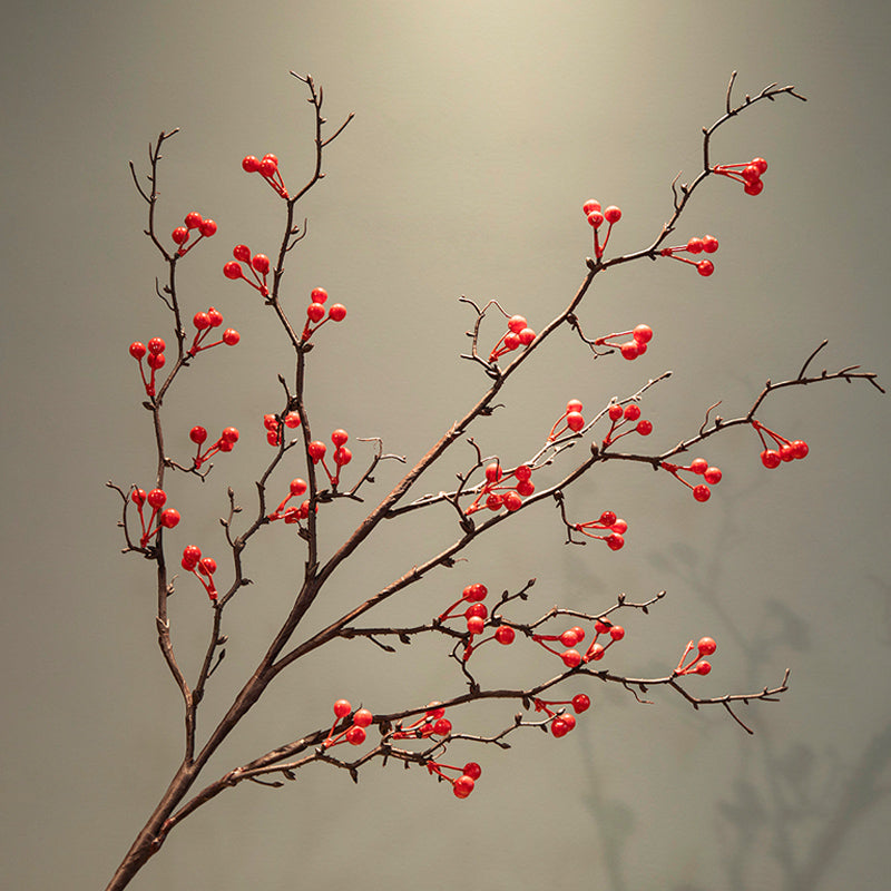 Fruta artificial roja de la fortuna en jarrón de gres azul - 25.5"