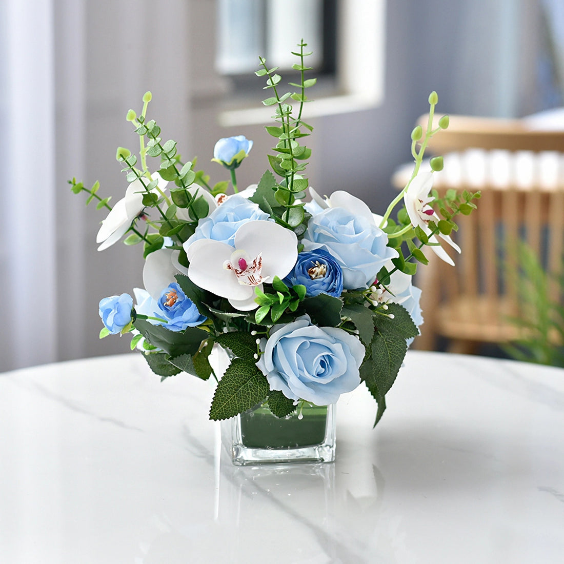 Centro de mesa de flores de seda con rosa azul, orquídea polilla y hojas de eucalipto - 7.8‘’
