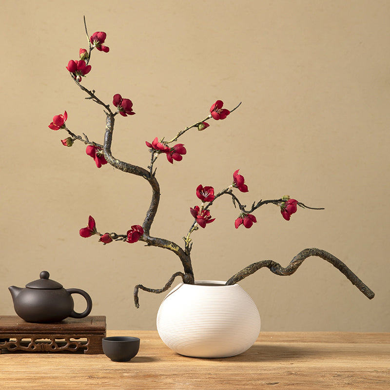 Kunstbloemstuk van pruimenbloesem in eenvoudige ovale vaas - 16.5"